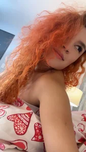 ErikaGoldmanのI am your Valentine's Day angel 💕❤️の 4枚の写真