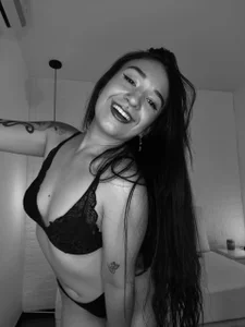 sara_frost Look at me🧡 - {count, plural, one {תמונה אחת} two {שתי תמונות} many {# תמונות} other {# תמונות}}