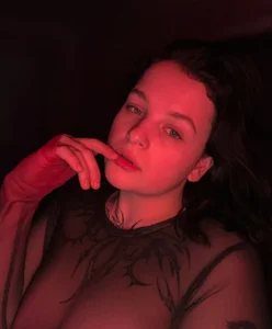 ChelseaEmbertona auuuch Pic