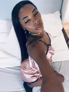 vicky_rosex Public Gambar