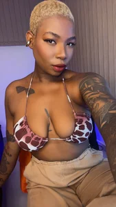 KenyaMystic Hold me close baby Pic