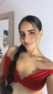 iara_martinez Red lingerie! Bilde