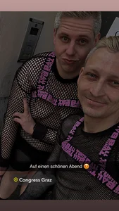 Public od GayCoupleVERS  4 snímek