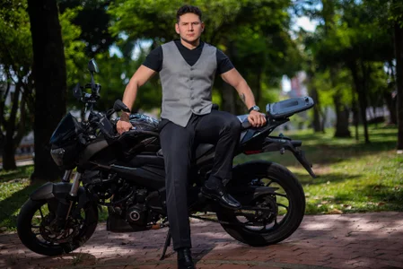 Izui_Pierce The motorcycle boy 🏍💪 Poză 4
