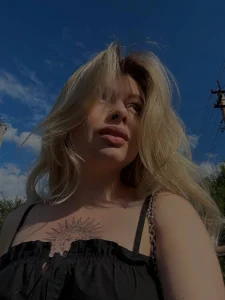 AngelicaHollywood a little more about me 👀❤️ Foto 3