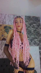 Queen_CuarxxoIf pink suits me? 💗 Bild 3