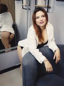 NalaRosseのWould you love to discover every corner of my body?の 7枚の写真