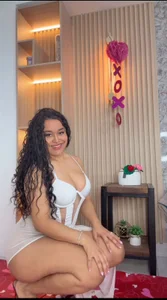 Would you like me as your Valentine's Day gift? ❤️ de sabrina_shark_ Foto 2