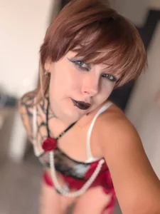 MadalynNosel black mood Pic