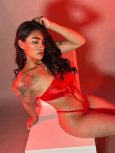 Leamonroe__ Red passion, fire skin. Nothing more matters. Pic 4