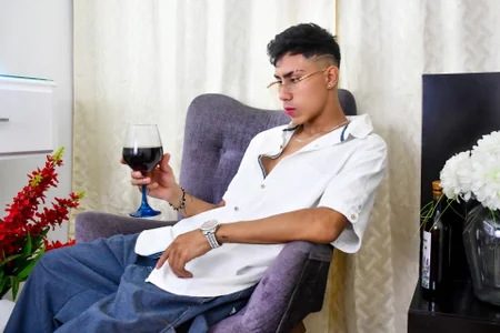 AlanNaughty loving wine  2টি ছবি