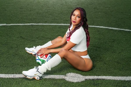 The passion is in regulatory time. ⚽️😈 de karla_dunn Foto 7