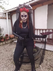 💀 “Entre flores y fuego, renace mi piel” de BrendaSex_Hot  Imagens