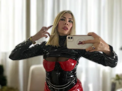 MistressAndre More rubber! Your rubber goddess Pic 2