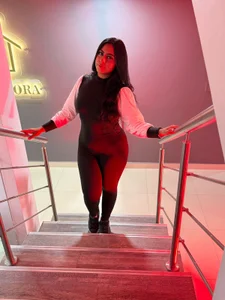 Mia_cm Do you want to ask me out? Foto 2