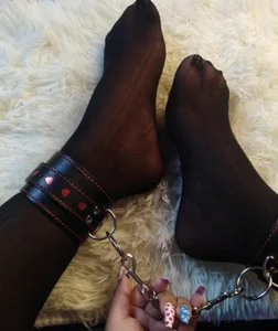 aleya_blissのChained to your desires 😋🖤の 2枚の写真