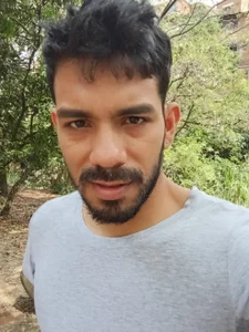 JohanyLatino Una mirada al frente Εικόνα 5