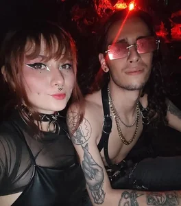 Goldentemptation_ Public টি ছবি