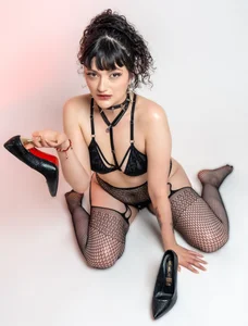 JeanneSabatier Too Hot to Resist 🖤 Bilde 2