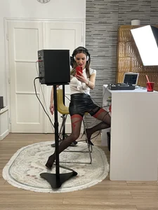 JaneDejaySCのHeal By DJ And Her Legsの 8枚の写真