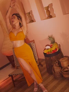 EveBensonX TropiSession 🌺🍉🍊 Immagine  2