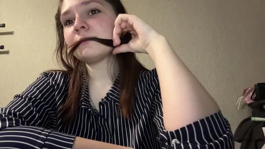 Emmiebutwihu: play with hair ( фото)