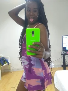 goldenn_ass1 horny rn my room Pic 2