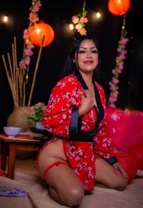 Julia_Haye Nuevo Año Chino  2টি ছবি