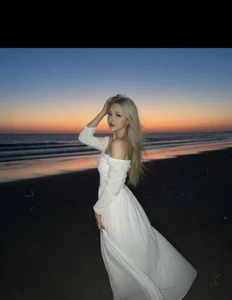 ElsaDivine Sweet Temptation 🍓 Pic