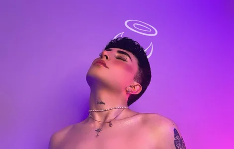 SebastianHiltonの🔥 Sin Comes With Wings 😇😈の枚の写真