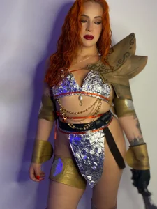 sahra_taylor_ Red Sonja Cosplay Immagine  5