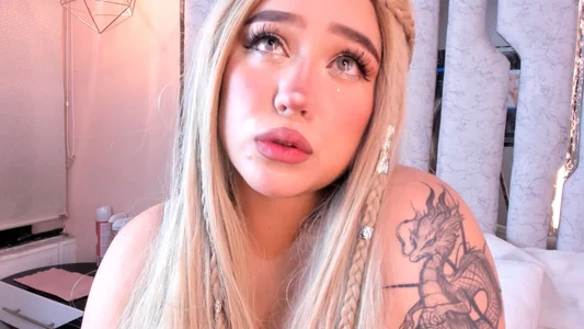 AliceWaltonn Public Pic