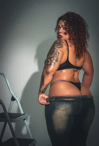 rihanna_rose Jeans mood Pic 4