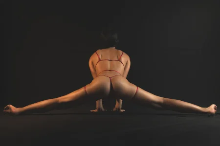 I’m your next obsession. Come closer and see what you’ve been missing. de ChelyBlake  3 Imagens
