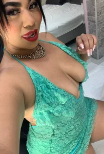 MeganBlazze Do you like emeralds? Gambar 4