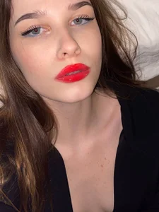 LisaSweetie red lips:) Billede