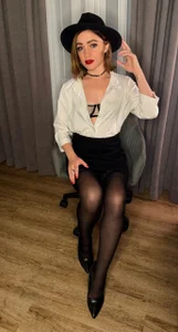 GoldenGoddess- sexy legs in stockings Pic 2