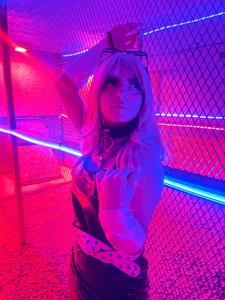 Melody-chers "Lost in neon lights, found in my darkest desires…" 💜⚡🖤 Poză 7