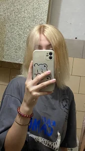VerdieVillanveva I have new haircolor! Is it nice? Come to my stream and vote 😏😊🔥 টি ছবি