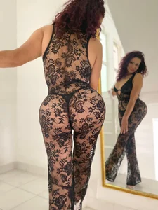 Kasandra_Gomez Climbing step by step… but the best part isn't the staircase, it's what the mirror reveals Immagine 