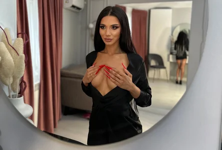 ErinEvans Slowly revealing more slika