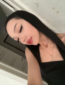 LunaLurk Look at me ❤️  2. fénykép