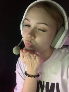 It's me od AmoraEverett  5 snímek