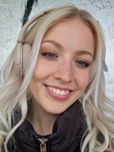 Lucy_Cutie_ Public Pic 3