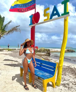 AshleyFerri sunshine 🌞😎 silver 🏖 and sand ⛱ Foto 6