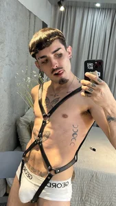 NikoStone_のNiko with a very hot harnessの 3枚の写真