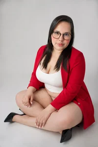 kiara_scottt I love the color red on my sexy body Immagine  2