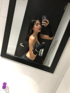 your_girlsss Kendall Foto 2