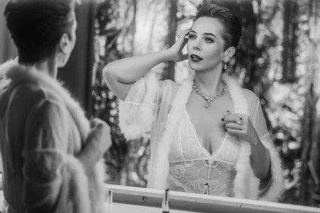 RubyLynne Public Foto 2