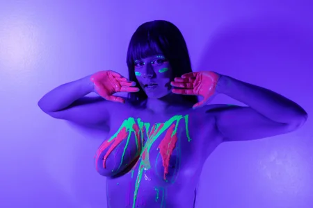 Let's have fun with paint and neon? de VioletPaket  5 photos